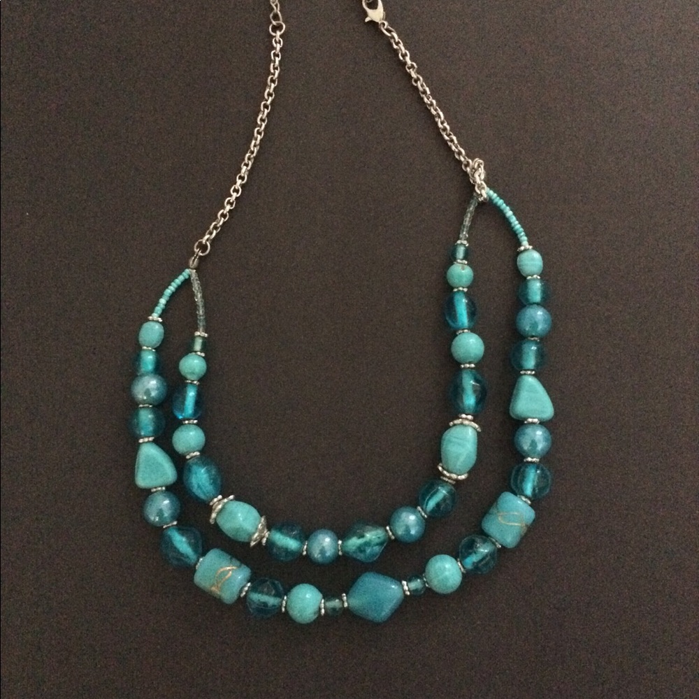 PRETTY BLUE JEWELED  NECKLACE